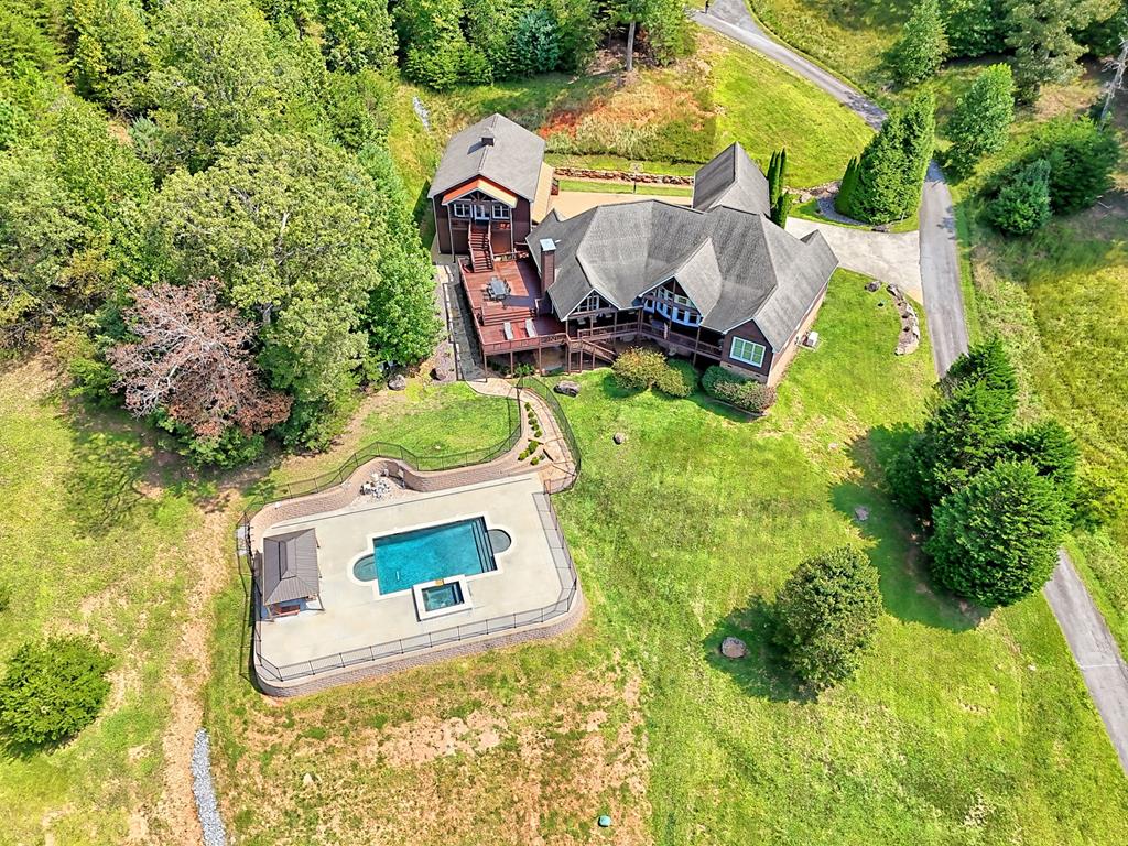 340 Autumn Trl, Franklin, NC, 28734, USA, 3 Bedrooms Bedrooms, ,4 BathroomsBathrooms,Residential,Active,340 Autumn Trl,434953