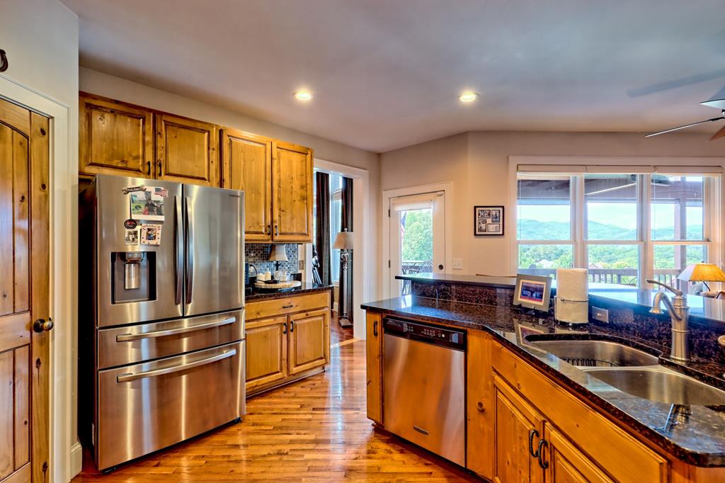 340 Autumn Trl, Franklin, NC, 28734, USA, 3 Bedrooms Bedrooms, ,4 BathroomsBathrooms,Residential,Active,340 Autumn Trl,434953