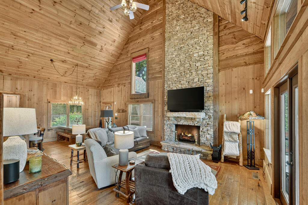 418 Lakeview Drive
