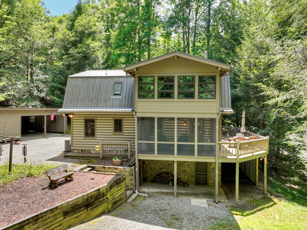 1048 Laurel Trail