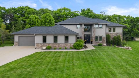 Single Family Residence in Johnston IA 7213 Eagle Crest Drive.jpg