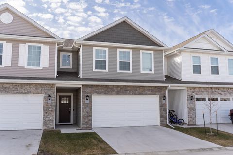 Townhouse in Waukee IA 926 Maywood Lane 1.jpg