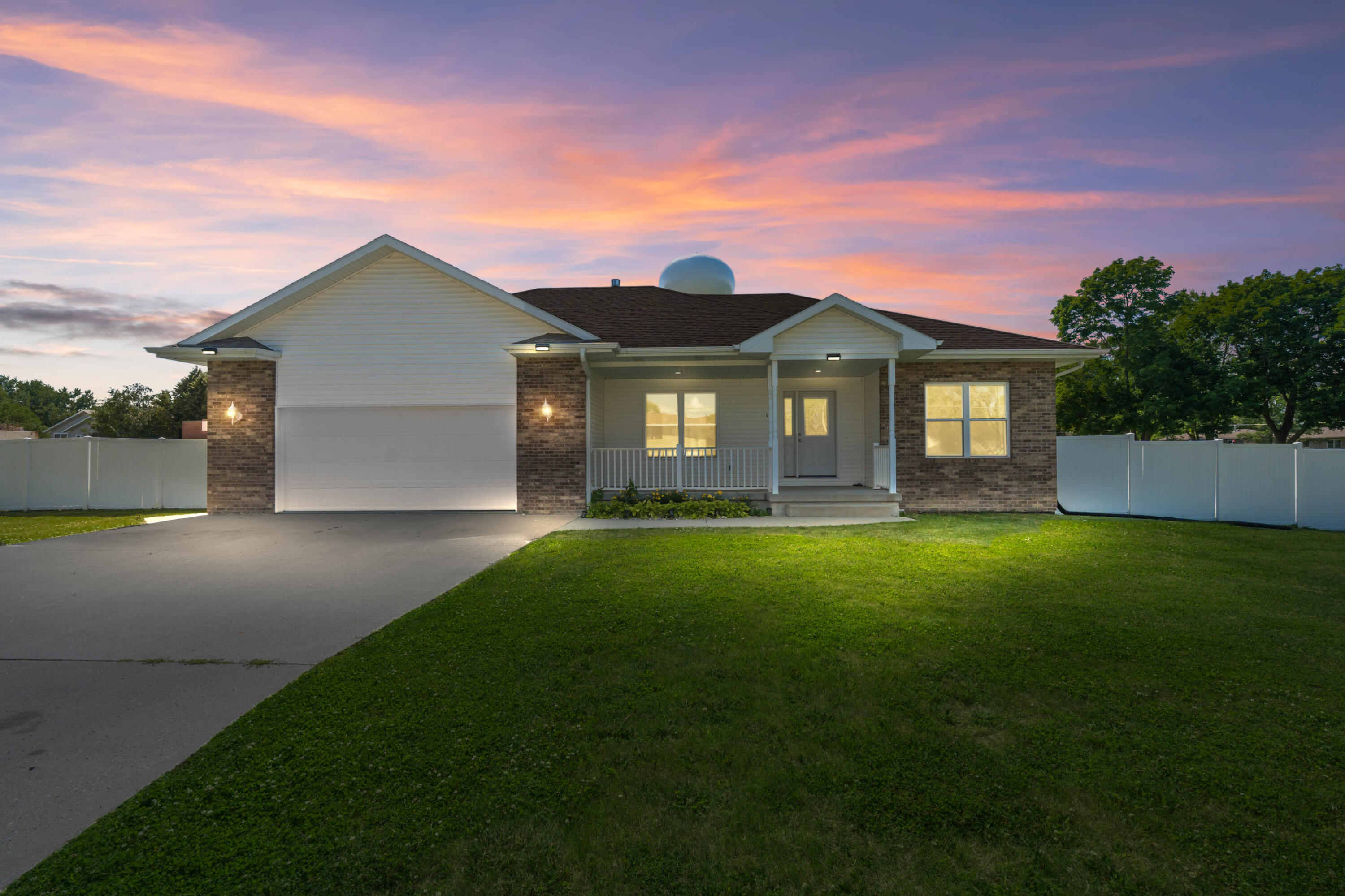 Photo 1 of 31 — 1315 Beach Street, Webster City, IA 50595