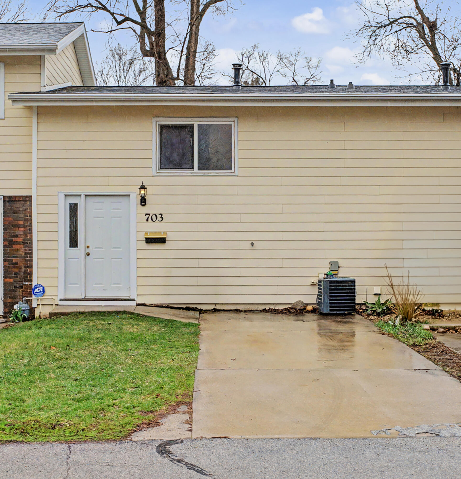 Photo 1 of 22 — 703 Meadow Place, Ames, IA 50010