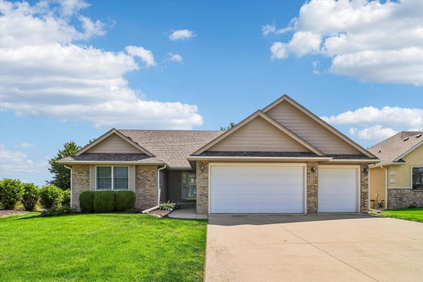 15602 AURORA AVE, URBANDALE, IA 50323 - Image b8fb20f77aad0e53d071e0bd9e0e823a/779055187