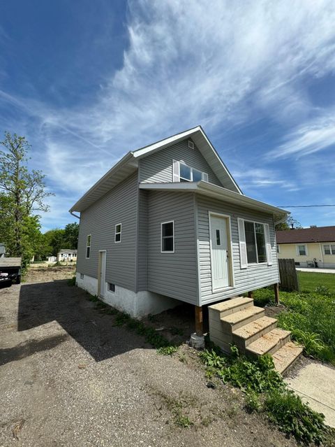 Single Family Residence in Des Moines IA 1935 Franklin Avenue.jpg