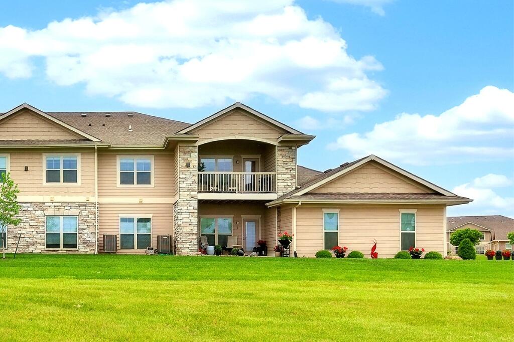 Photo 1 of 25 — 2511 NE Oak Drive 2, Ankeny, IA 50021