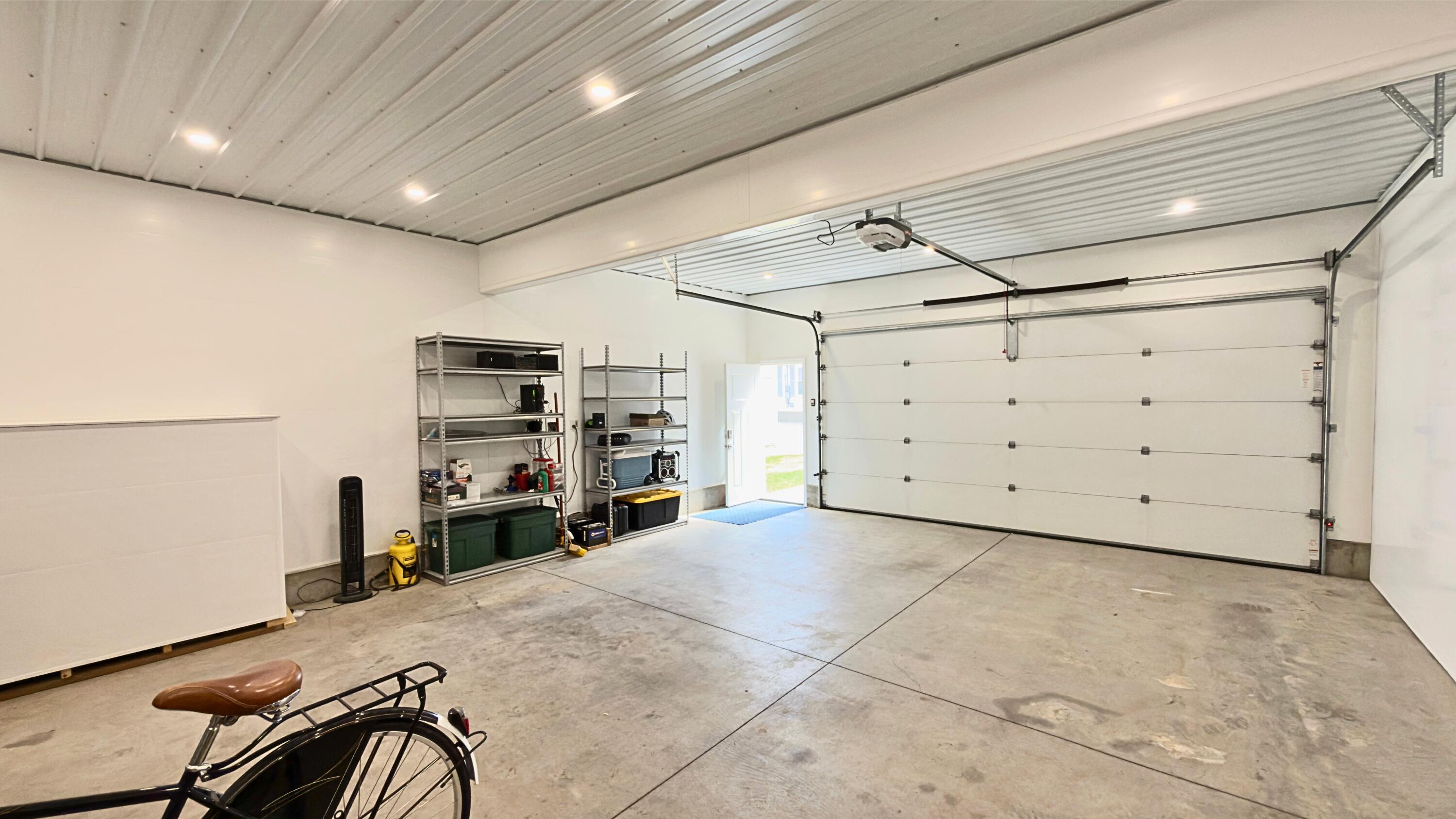 Manson, Iowa, 50563, United States, 5 Bedrooms Bedrooms, ,4 BathroomsBathrooms,Residential,Active,2041487