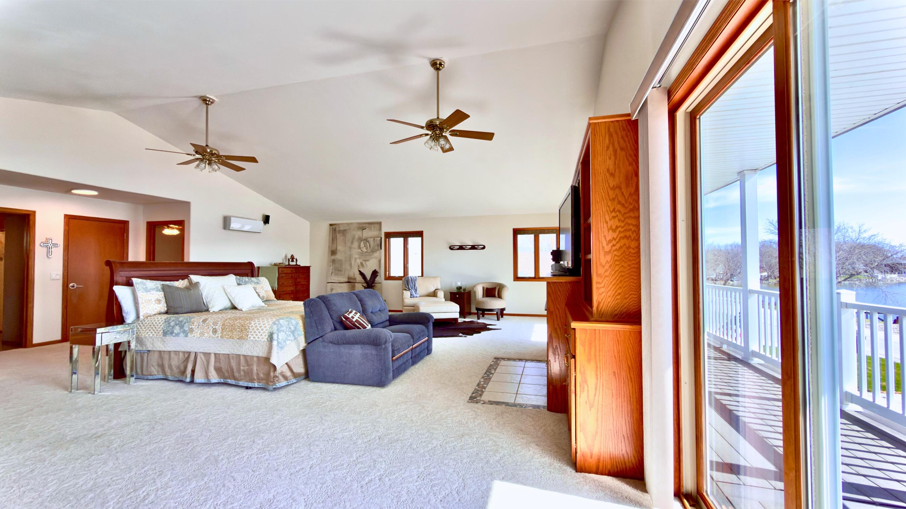 Manson, Iowa, 50563, United States, 5 Bedrooms Bedrooms, ,4 BathroomsBathrooms,Residential,Active,2041487