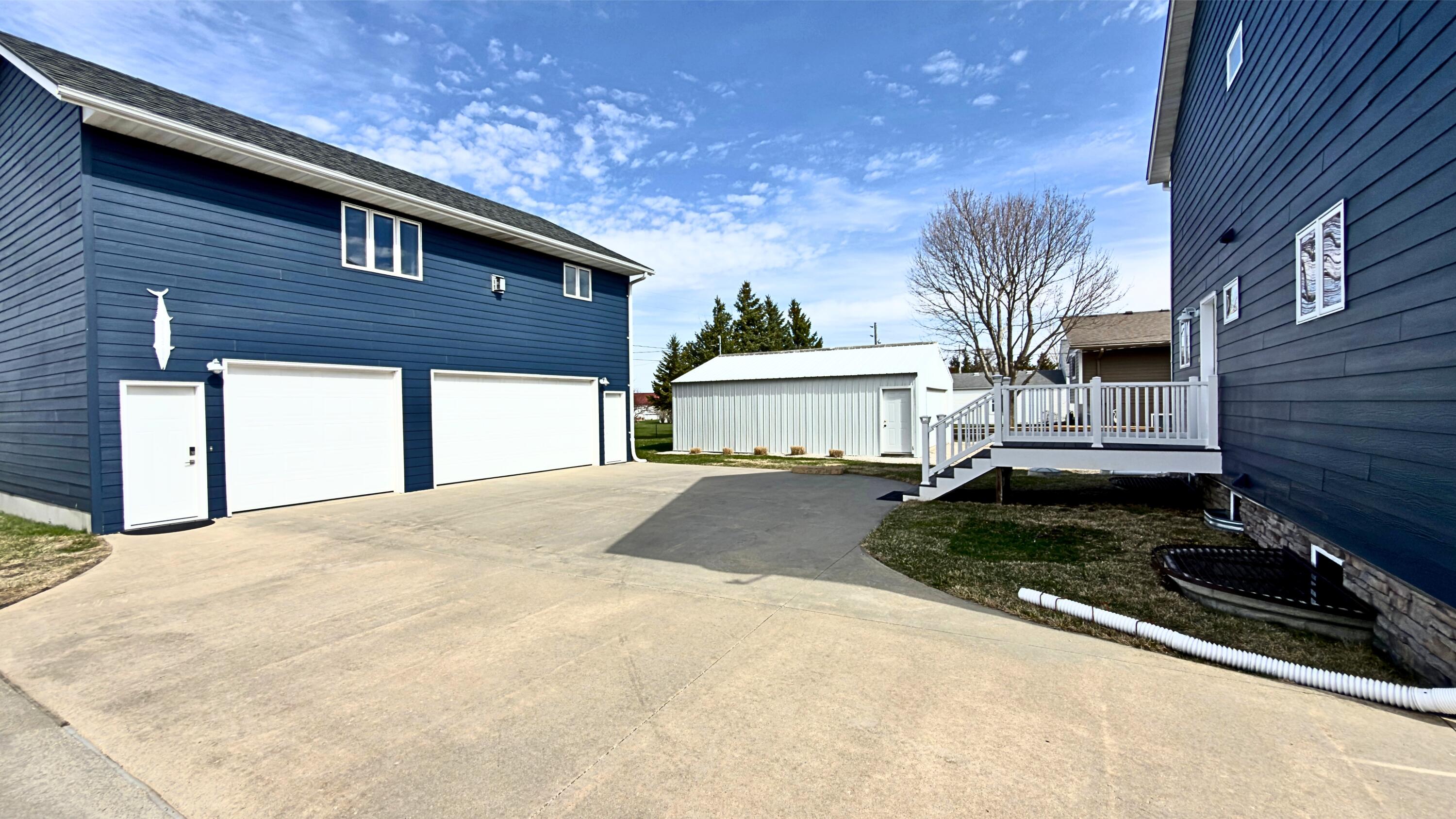 Manson, Iowa, 50563, United States, 5 Bedrooms Bedrooms, ,4 BathroomsBathrooms,Residential,Active,2041487