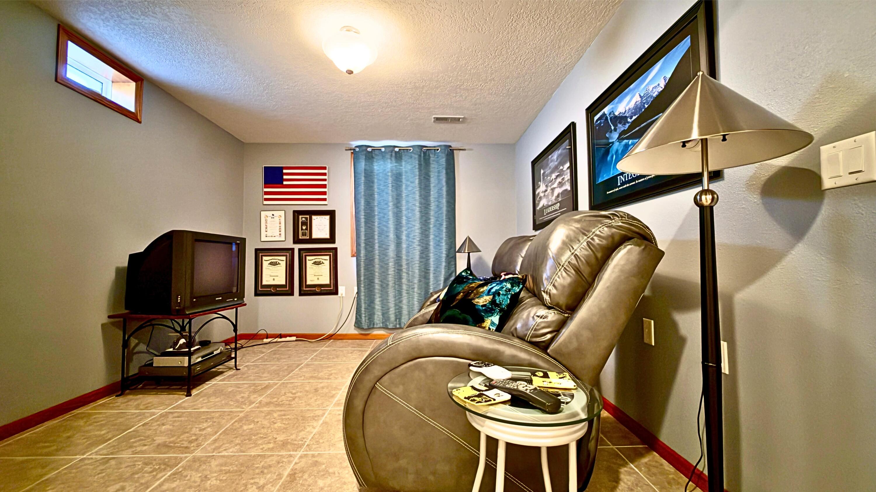 Manson, Iowa, 50563, United States, 5 Bedrooms Bedrooms, ,4 BathroomsBathrooms,Residential,Active,2041487