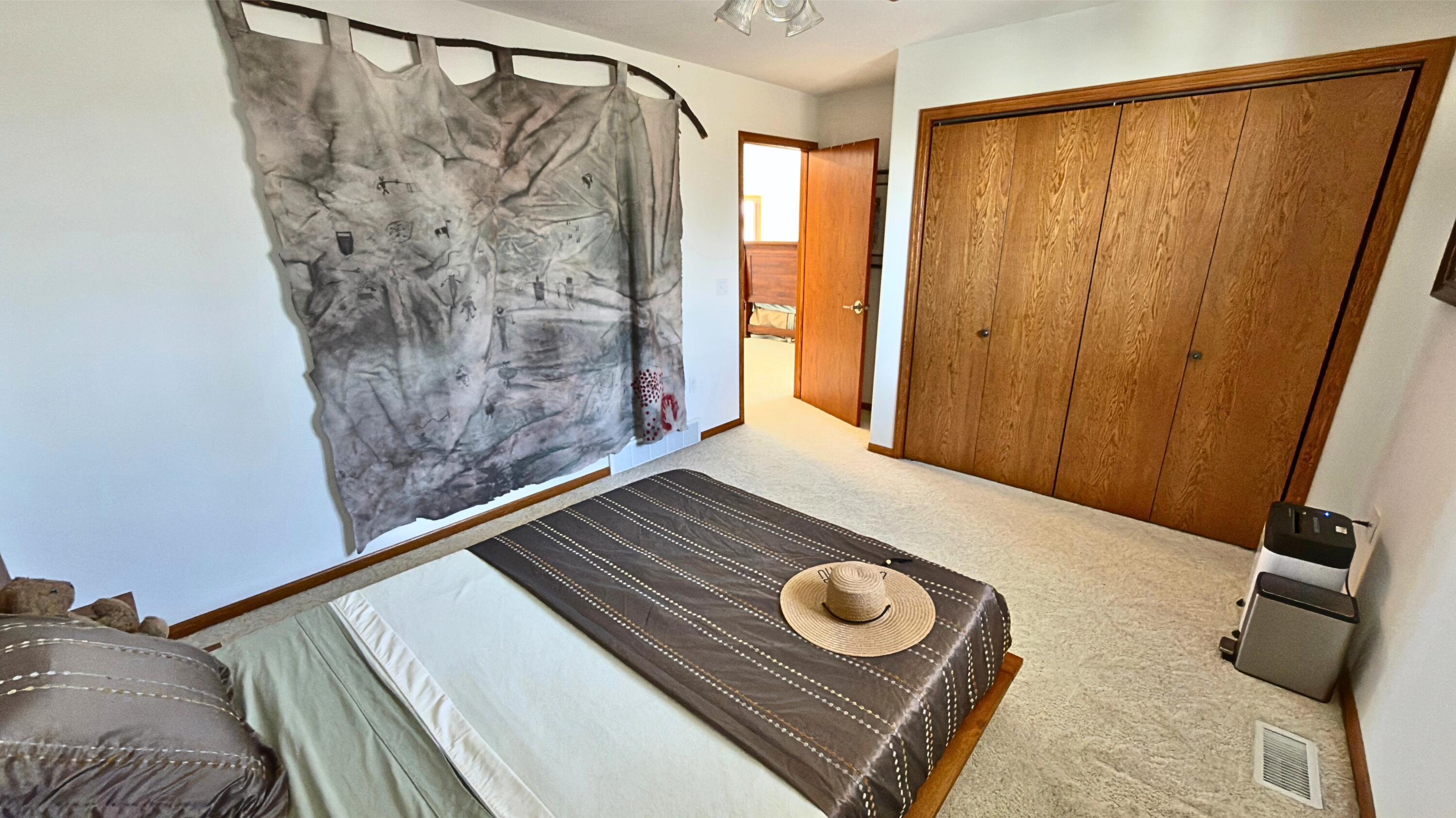 Manson, Iowa, 50563, United States, 5 Bedrooms Bedrooms, ,4 BathroomsBathrooms,Residential,Active,2041487