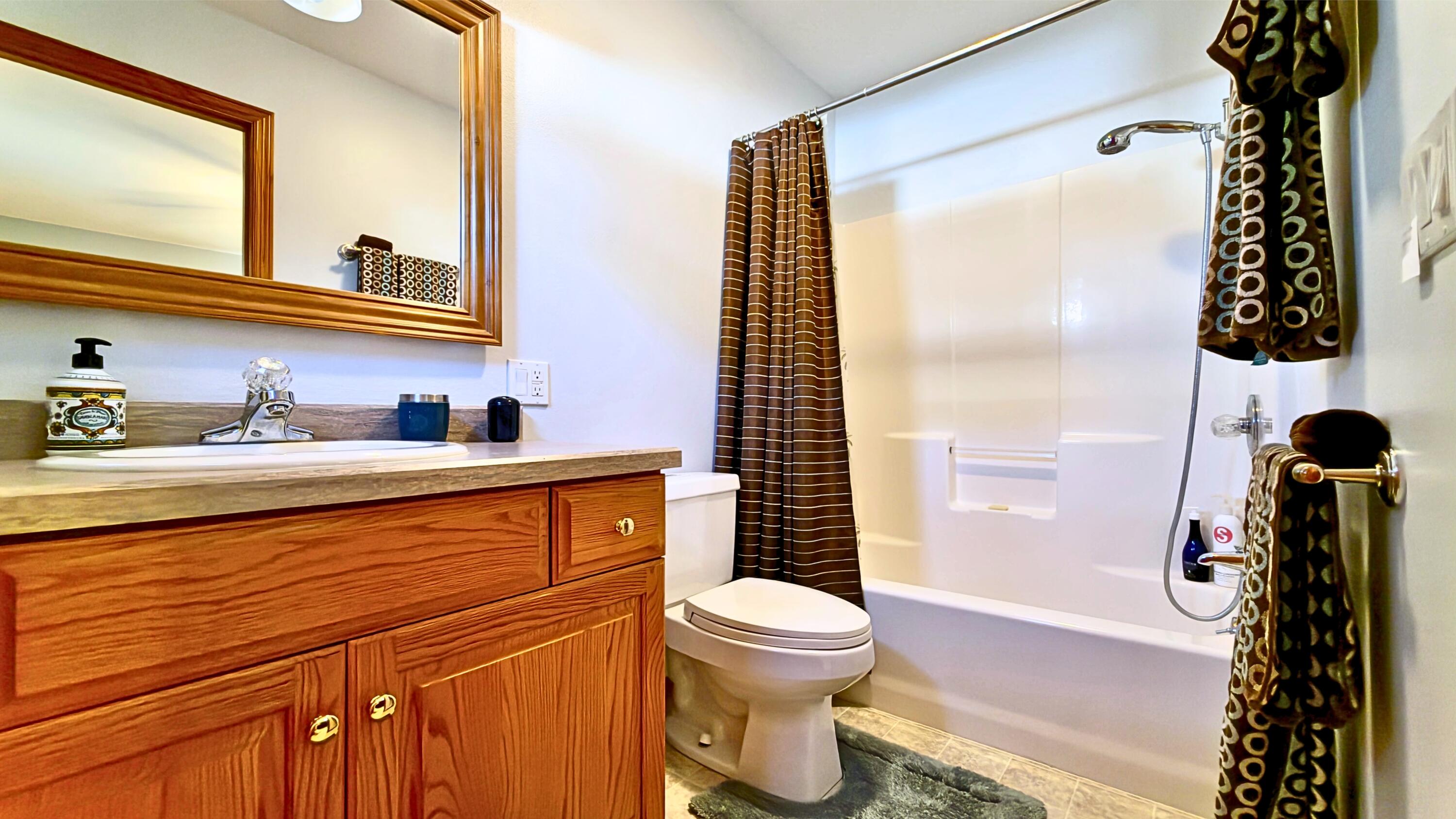 Manson, Iowa, 50563, United States, 5 Bedrooms Bedrooms, ,4 BathroomsBathrooms,Residential,Active,2041487