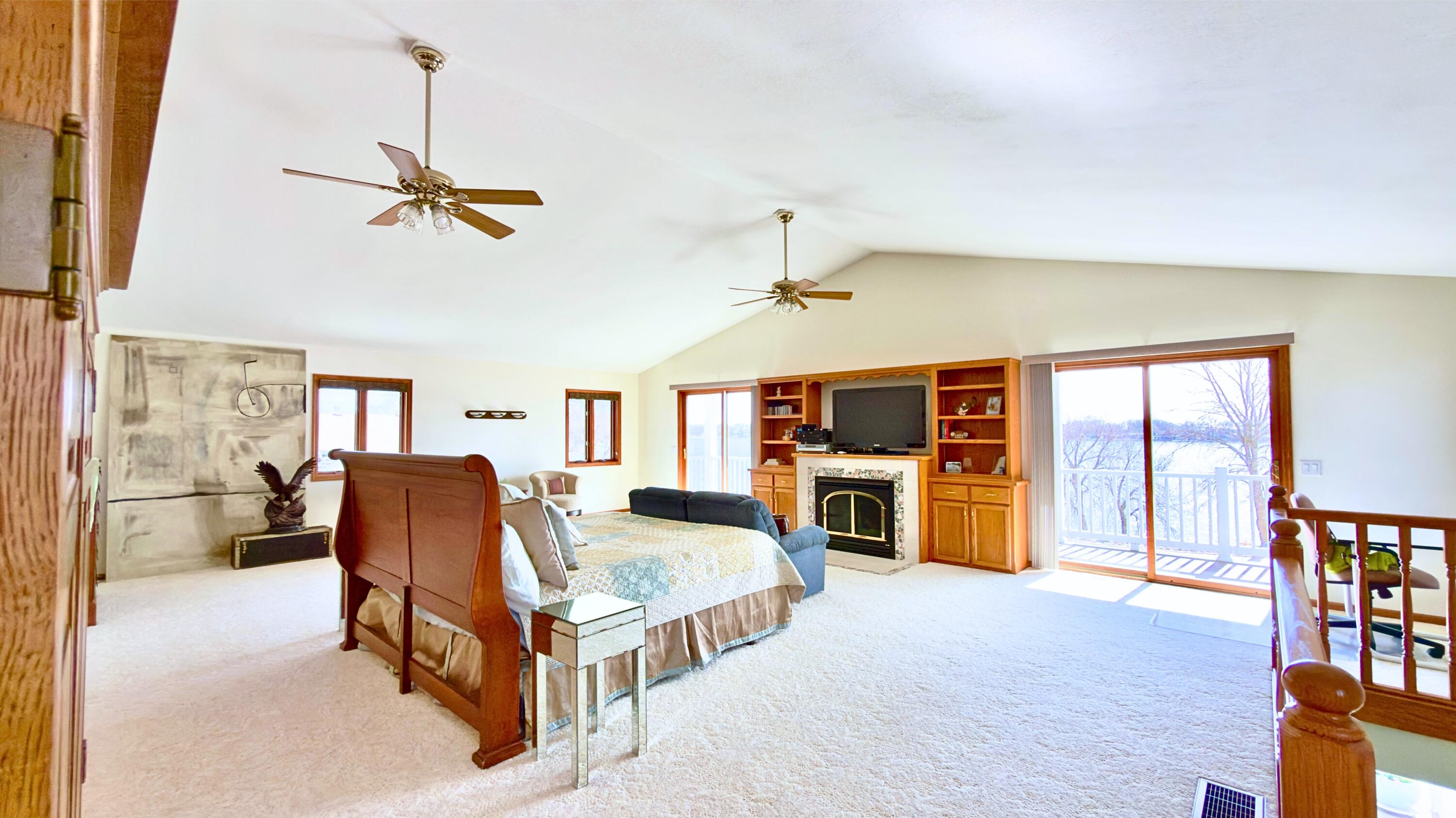 Manson, Iowa, 50563, United States, 5 Bedrooms Bedrooms, ,4 BathroomsBathrooms,Residential,Active,2041487