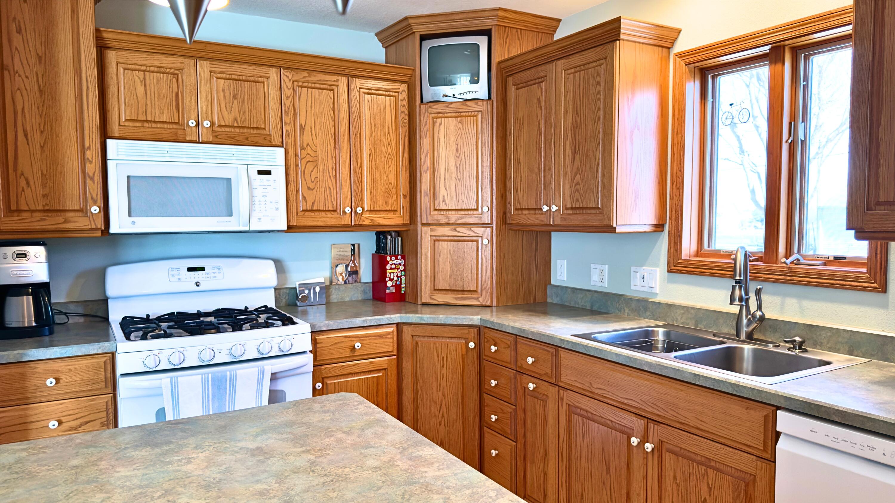Manson, Iowa, 50563, United States, 5 Bedrooms Bedrooms, ,4 BathroomsBathrooms,Residential,Active,2041487