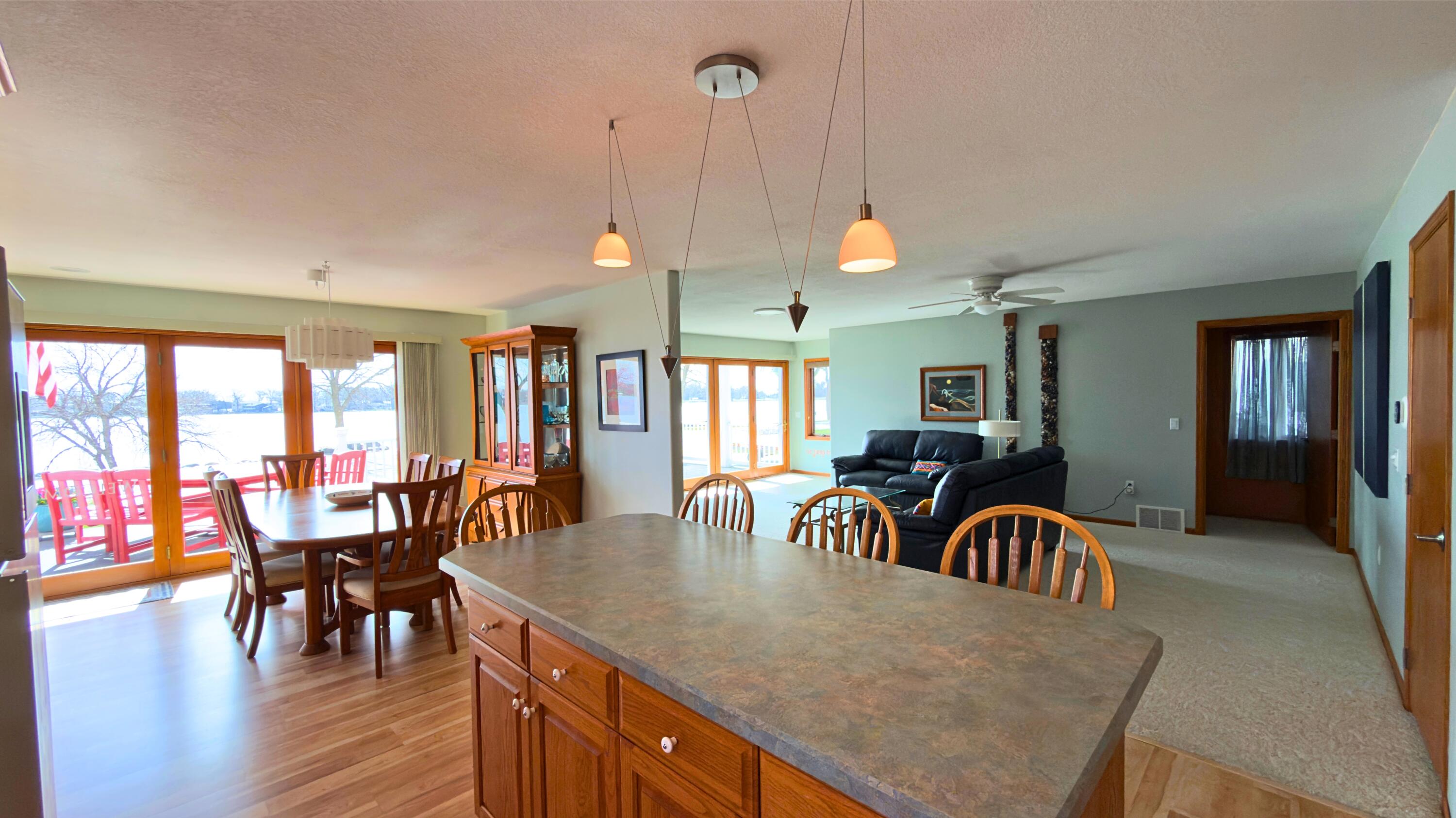 Manson, Iowa, 50563, United States, 5 Bedrooms Bedrooms, ,4 BathroomsBathrooms,Residential,Active,2041487
