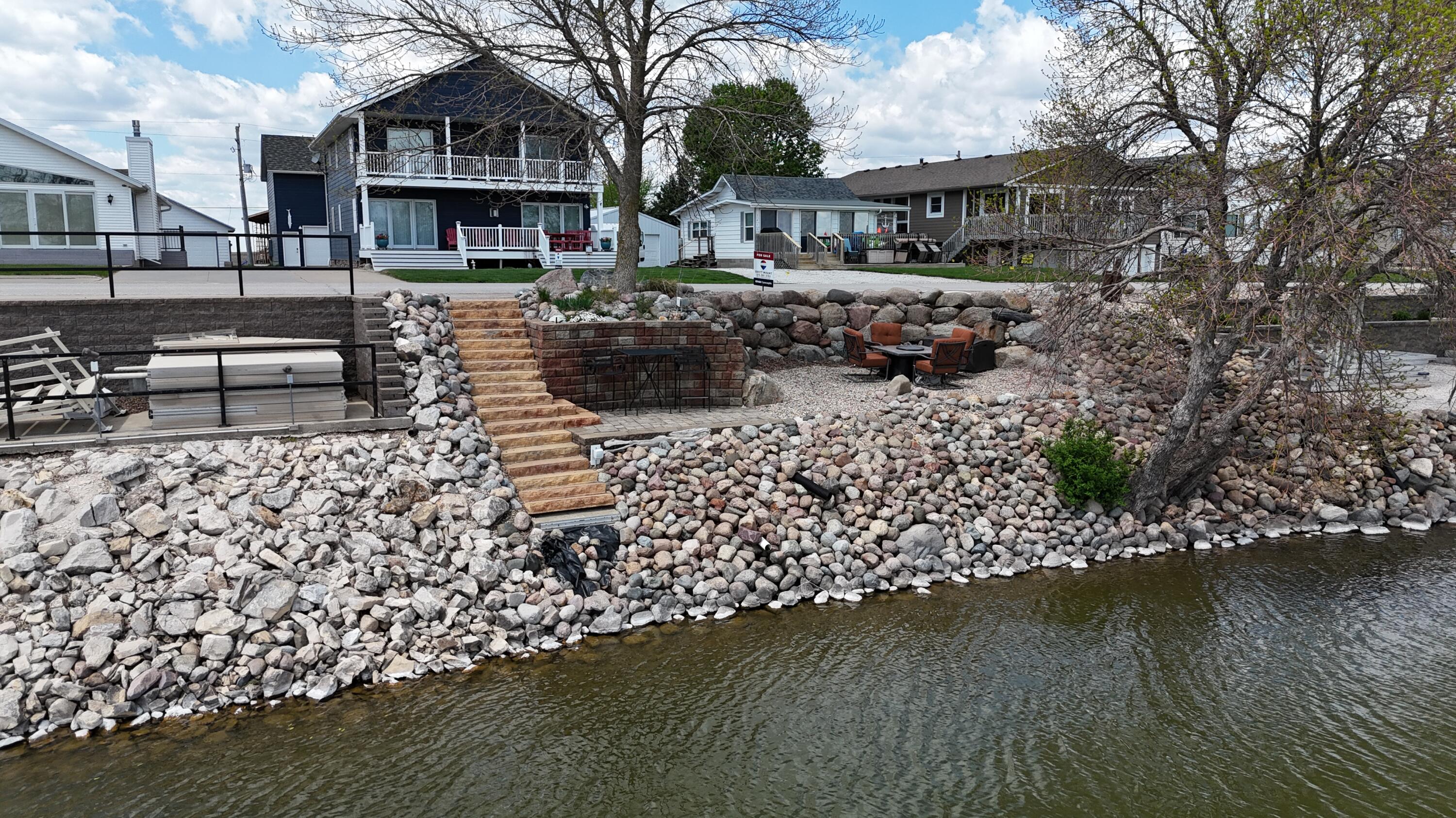 Manson, Iowa, 50563, United States, 5 Bedrooms Bedrooms, ,4 BathroomsBathrooms,Residential,Active,2041487