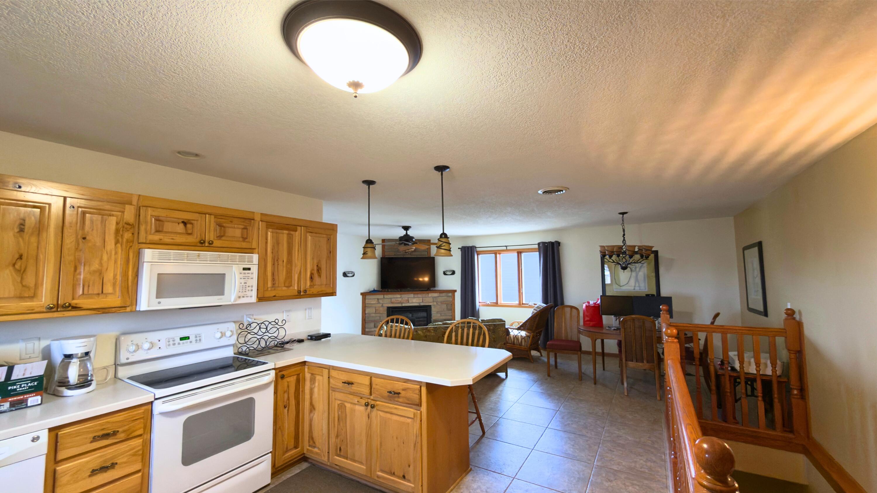 Manson, Iowa, 50563, United States, 5 Bedrooms Bedrooms, ,4 BathroomsBathrooms,Residential,Active,2041487