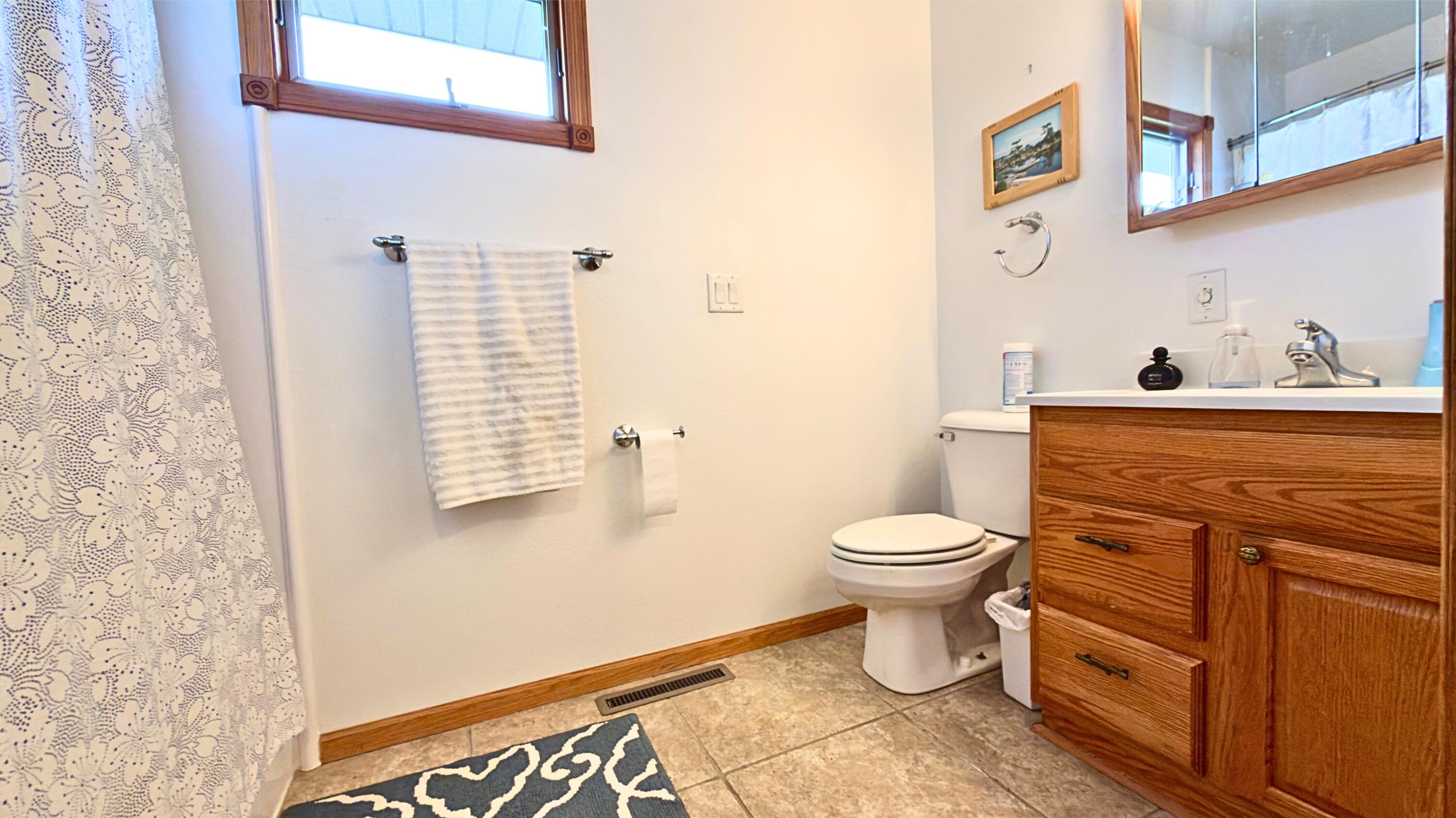 Manson, Iowa, 50563, United States, 5 Bedrooms Bedrooms, ,4 BathroomsBathrooms,Residential,Active,2041487