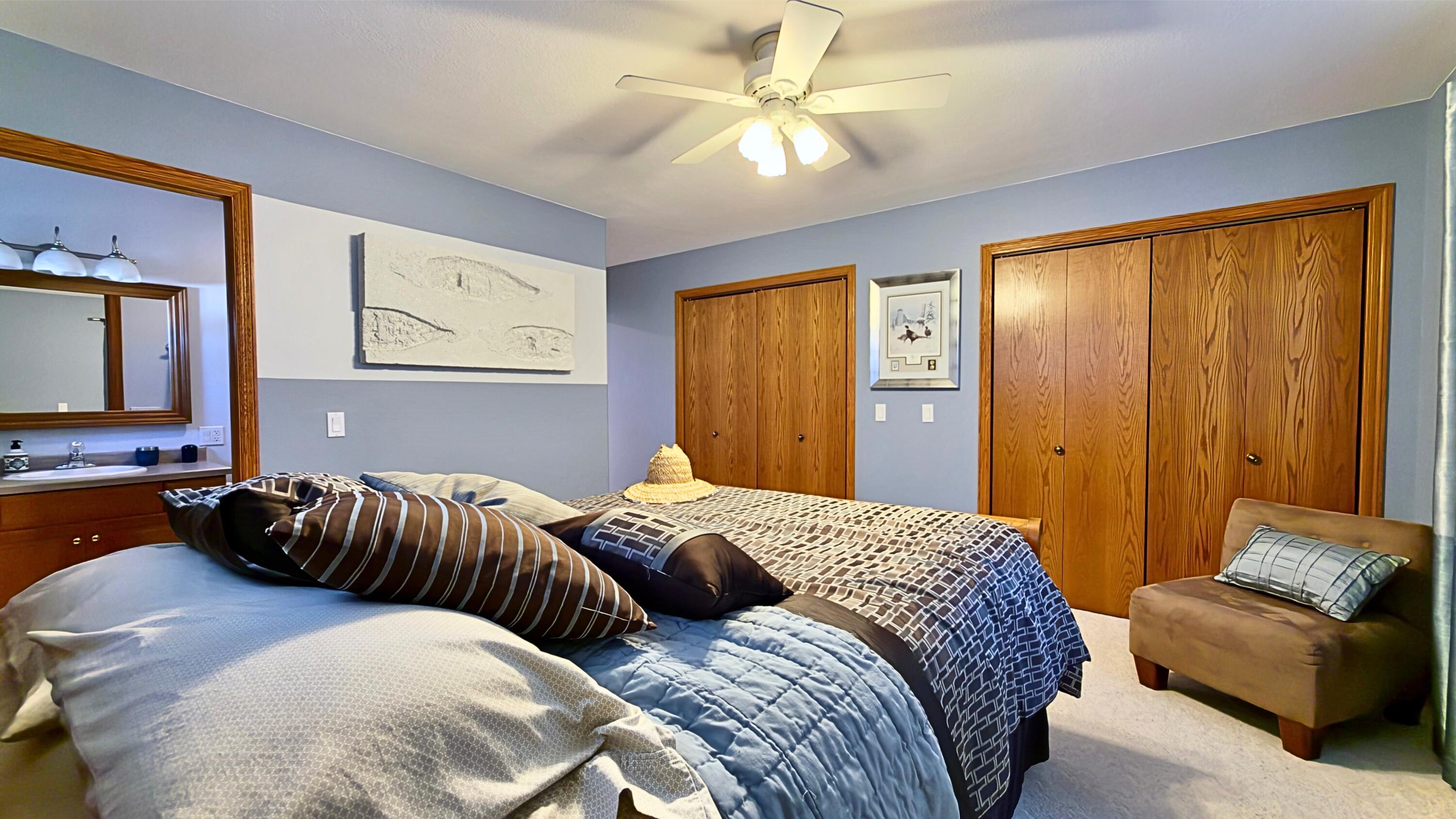 Manson, Iowa, 50563, United States, 5 Bedrooms Bedrooms, ,4 BathroomsBathrooms,Residential,Active,2041487