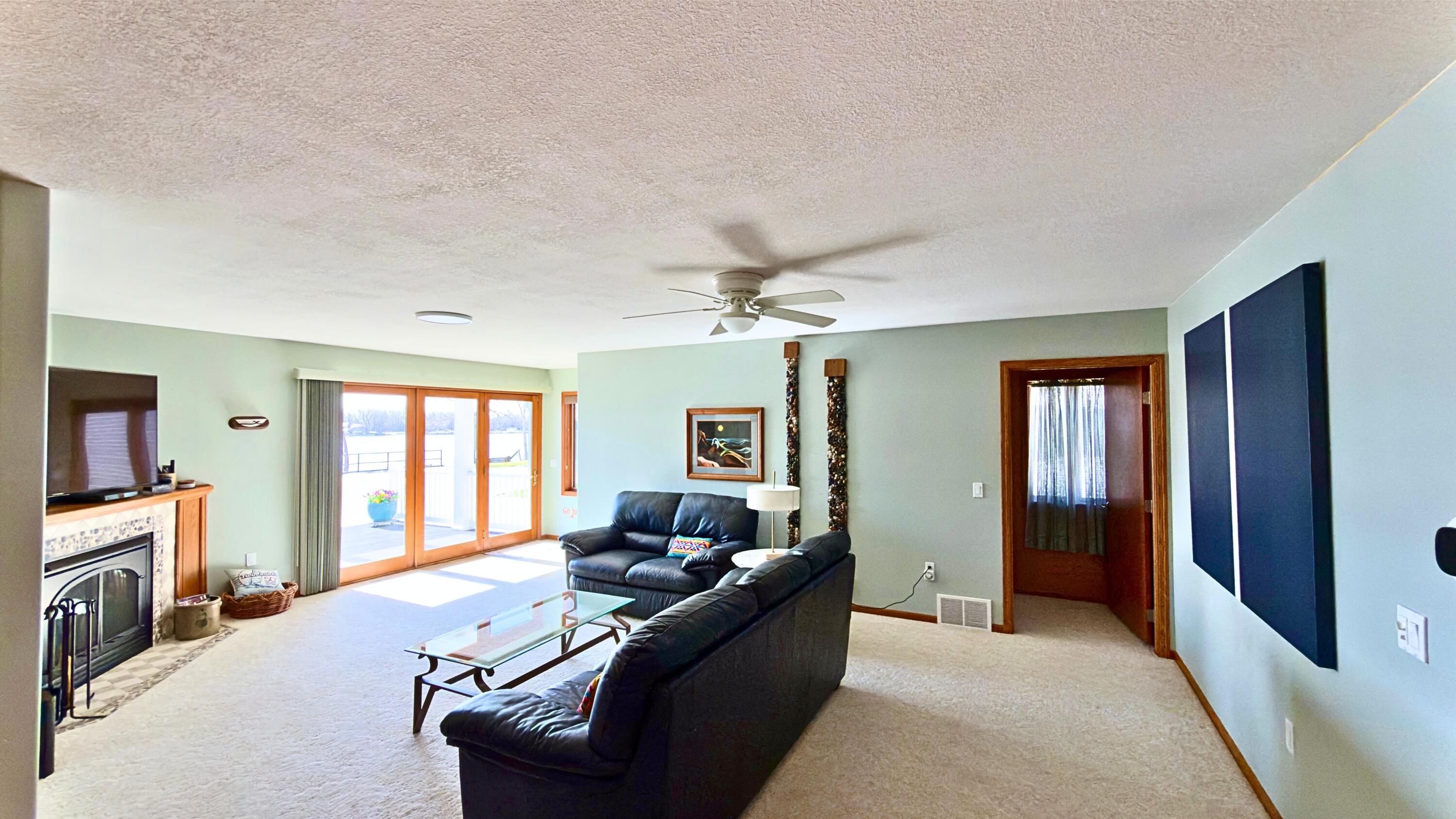 Manson, Iowa, 50563, United States, 5 Bedrooms Bedrooms, ,4 BathroomsBathrooms,Residential,Active,2041487