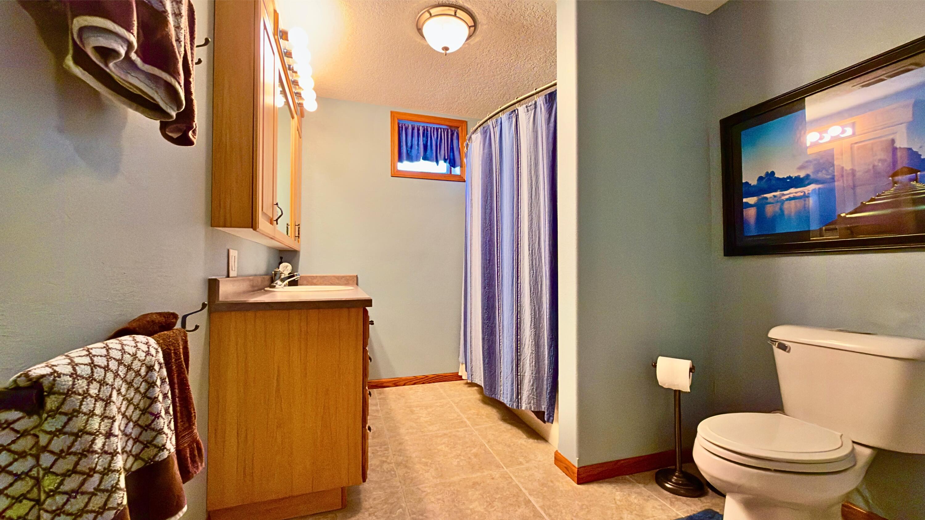 Manson, Iowa, 50563, United States, 5 Bedrooms Bedrooms, ,4 BathroomsBathrooms,Residential,Active,2041487