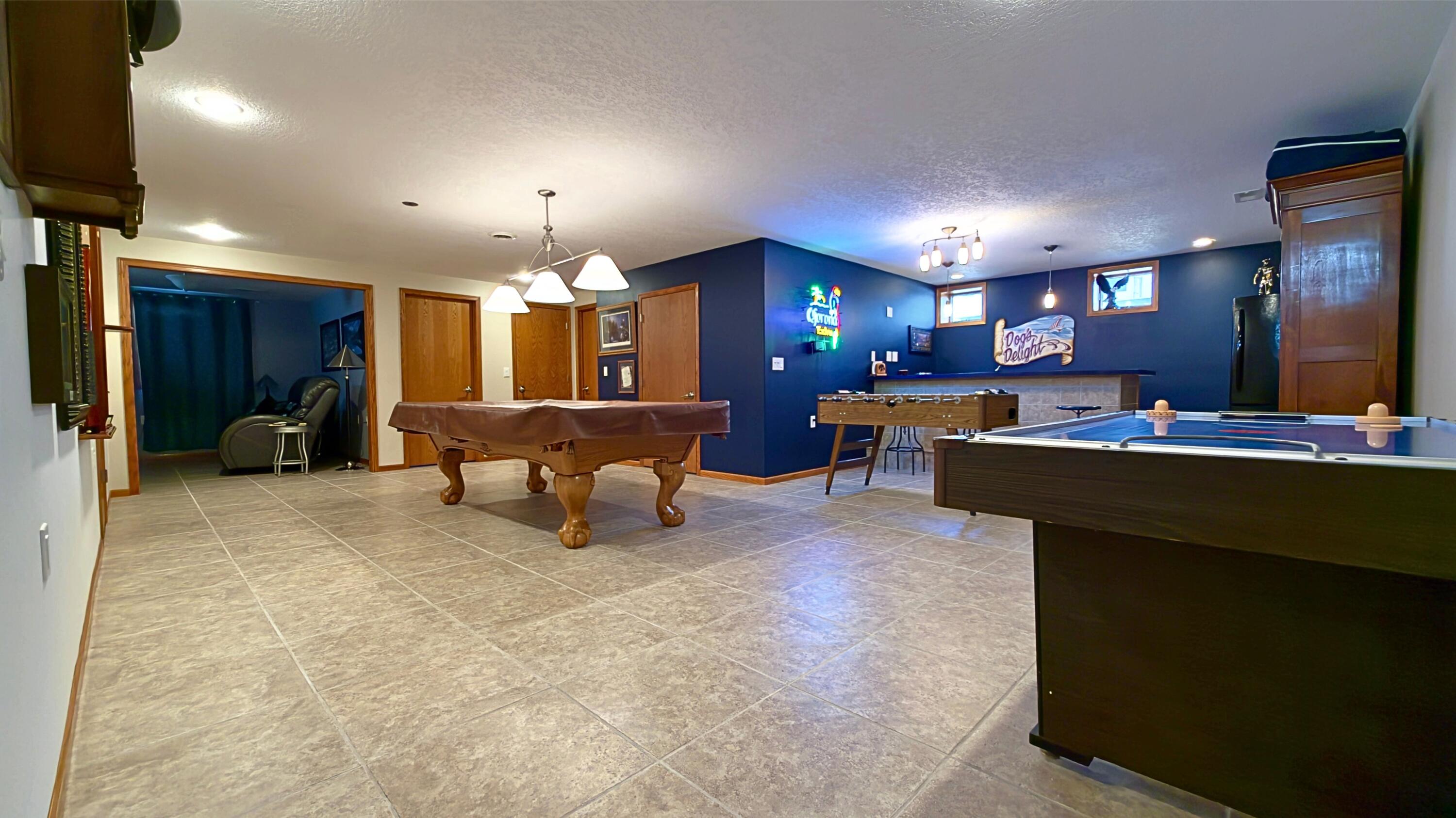 Manson, Iowa, 50563, United States, 5 Bedrooms Bedrooms, ,4 BathroomsBathrooms,Residential,Active,2041487