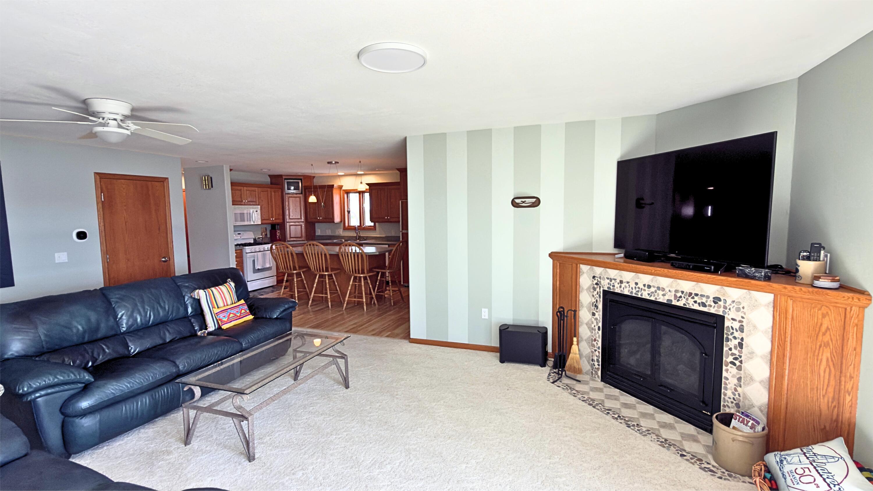 Manson, Iowa, 50563, United States, 5 Bedrooms Bedrooms, ,4 BathroomsBathrooms,Residential,Active,2041487