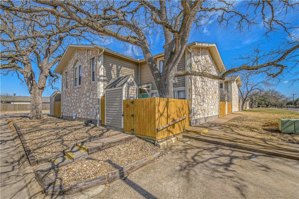 Photo of 2101 Barak Lane #26, Bryan, TX 77802 (MLS # 26001813)