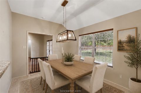 Tiny photo for 6204 London Circle, Bryan, TX 77802 (MLS # 26008652)