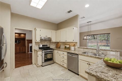 Tiny photo for 6204 London Circle, Bryan, TX 77802 (MLS # 26008652)
