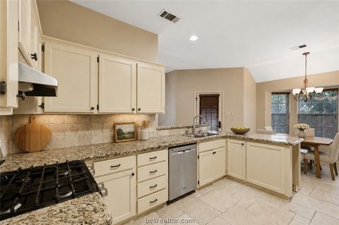 Tiny photo for 6204 London Circle, Bryan, TX 77802 (MLS # 26008652)