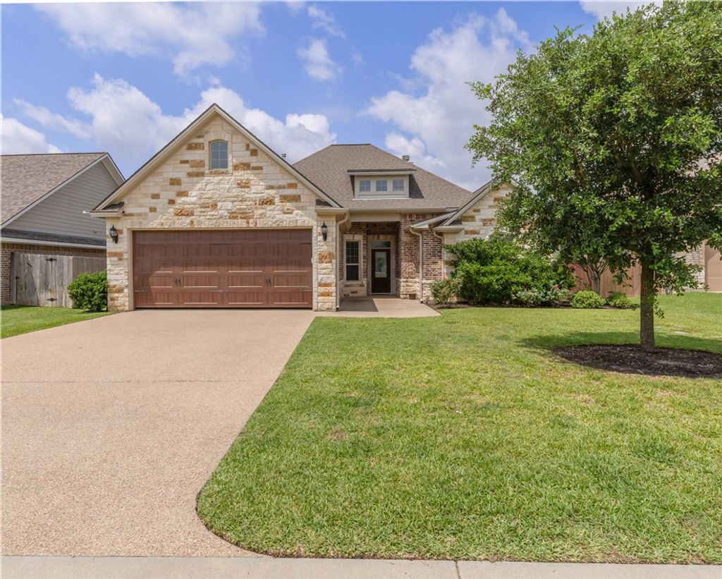 Photo of 3520 Foxcroft Path, Bryan, TX 77808 (MLS # 26001387)
