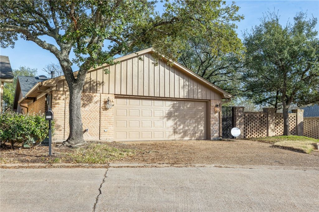 Photo of 1214 Brook Hollow Court, Bryan, TX 77802 (MLS # 26002437)