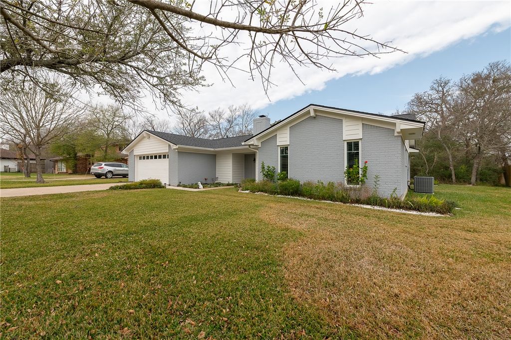 Photo of 1203 Guadalupe Drive, College Station, TX 77840 (MLS # 25013267)