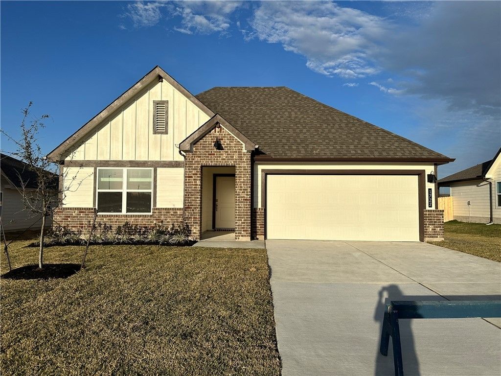 Photo of 1722 San Jacinto Dr, Brenham, TX 77833 (MLS # 26000871)