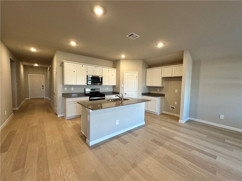 Photo of 1722 San Jacinto Dr, Brenham, TX 77833 (MLS # 26000871)