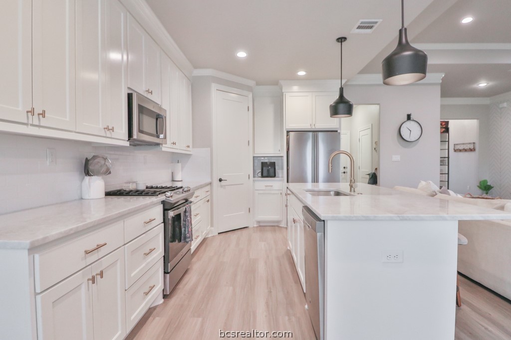 Bryan, Texas 77802, United States, 3 Bedrooms Bedrooms, ,3 BathroomsBathrooms,Residential,Pending,59538