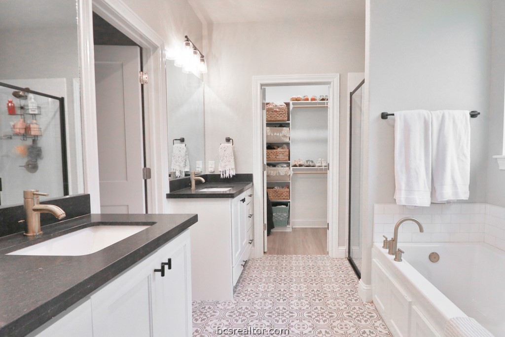 Bryan, Texas 77802, United States, 3 Bedrooms Bedrooms, ,3 BathroomsBathrooms,Residential,Pending,59538