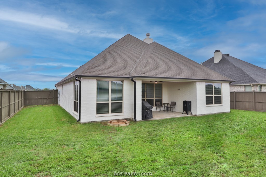 Bryan, Texas 77802, United States, 3 Bedrooms Bedrooms, ,3 BathroomsBathrooms,Residential,Pending,59538