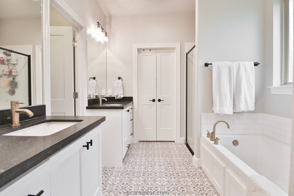 Bryan, Texas 77802, United States, 3 Bedrooms Bedrooms, ,3 BathroomsBathrooms,Residential,Pending,59538