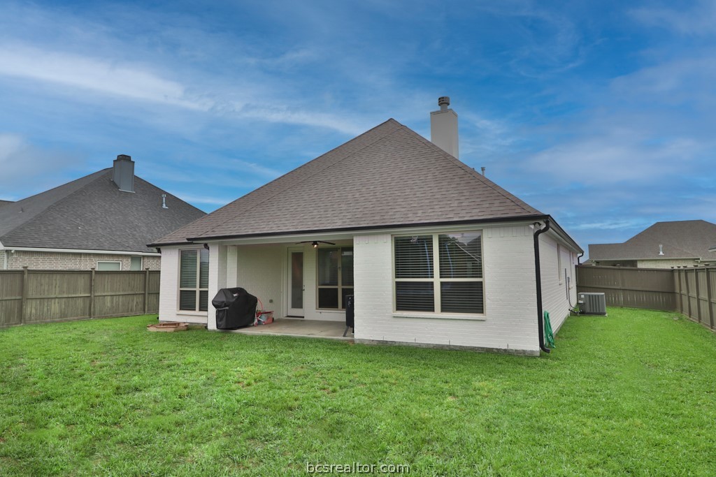 Bryan, Texas 77802, United States, 3 Bedrooms Bedrooms, ,3 BathroomsBathrooms,Residential,Pending,59538