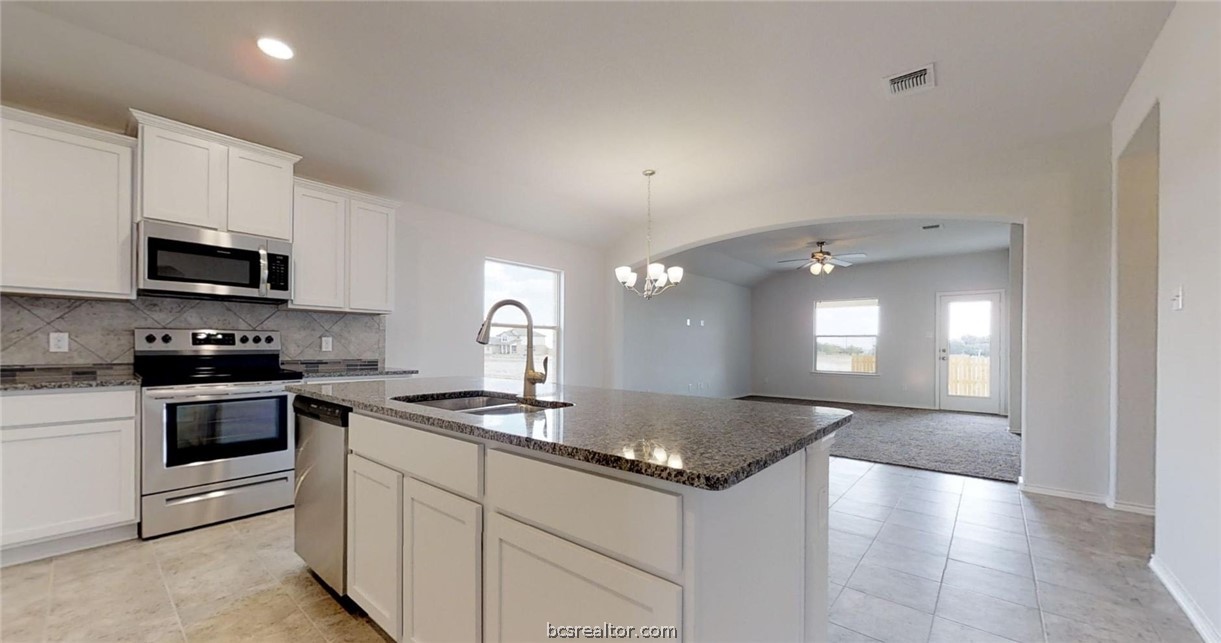 College Station, Texas 77845, United States, 4 Bedrooms Bedrooms, ,2 BathroomsBathrooms,Residential,Pending,61008