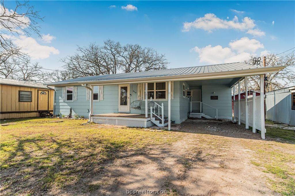 Photo of 310 Water Oak Street, Somerville, TX 77879 (MLS # 26001891)
