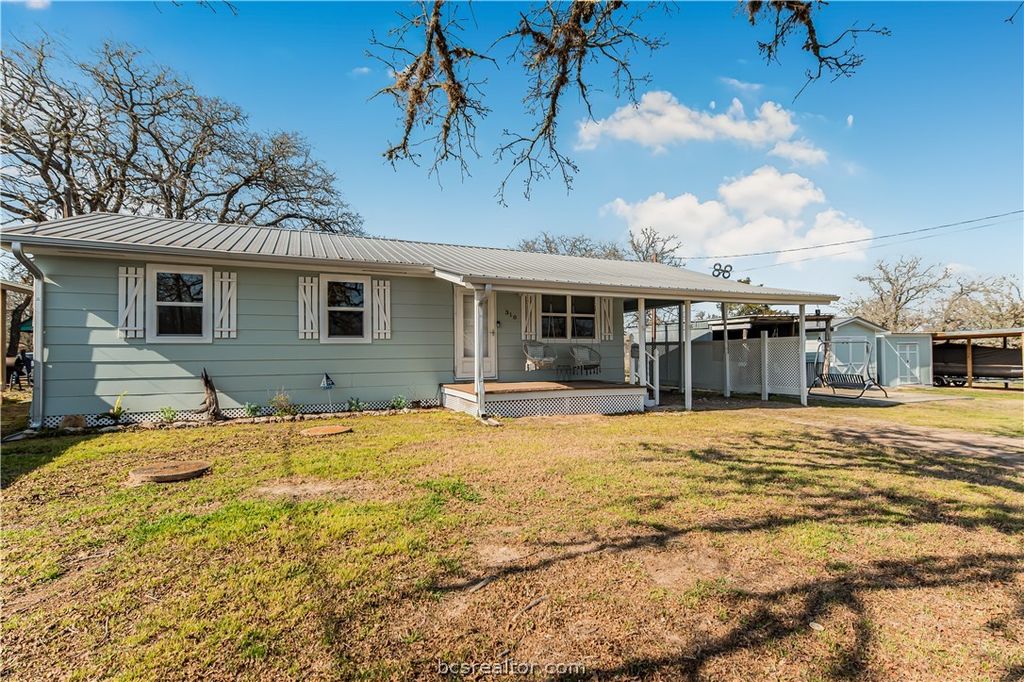Photo of 310 Water Oak Street, Somerville, TX 77879 (MLS # 26001891)