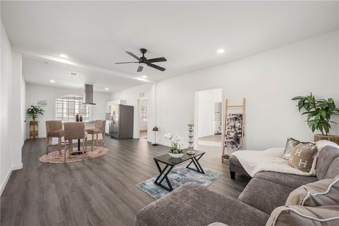 Tiny photo for 906 E Washington Avenue, Navasota, TX 77868 (MLS # 25012936)