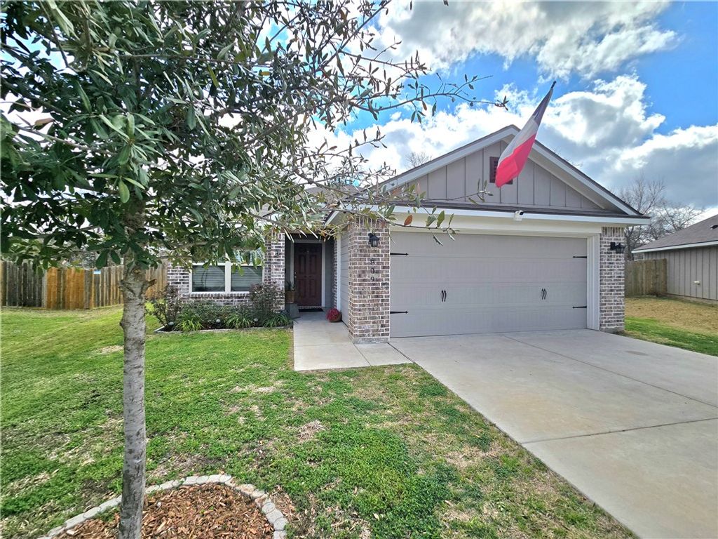 Photo of 809 Meadow Brook Drive, Caldwell, TX 77836 (MLS # 26002728)
