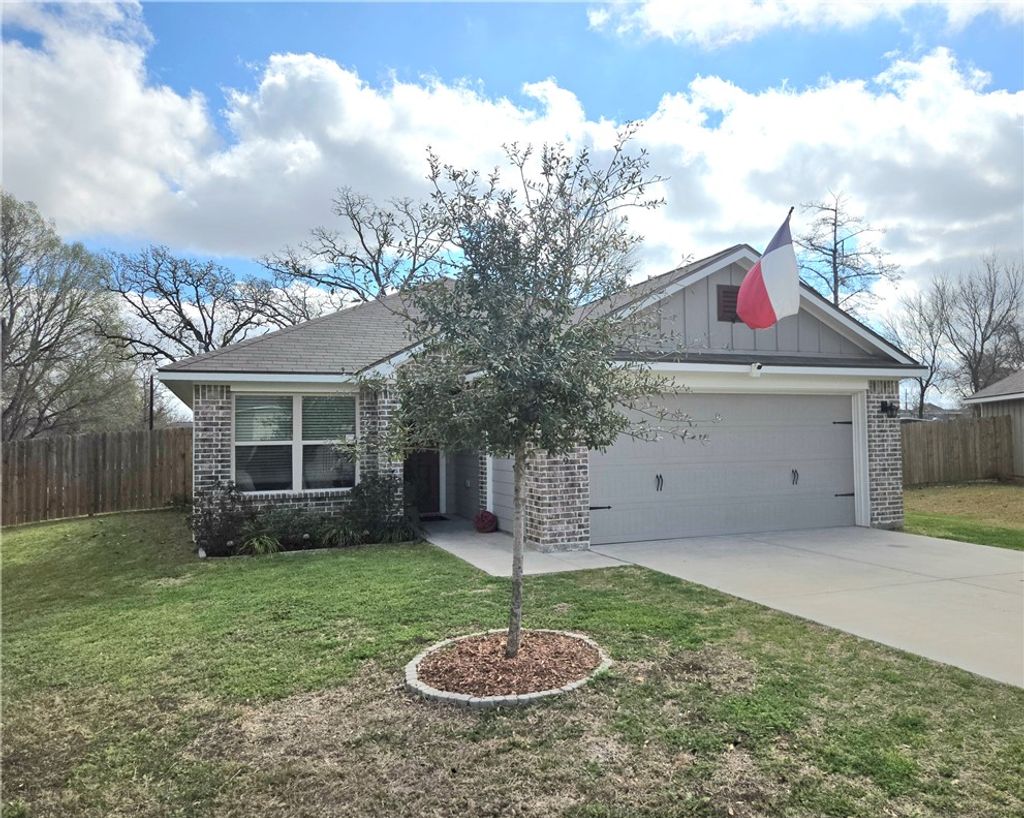 Photo of 809 Meadow Brook Drive, Caldwell, TX 77836 (MLS # 26002728)