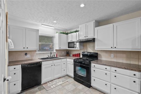 Tiny photo for 402 June Street, Bryan, TX 77802 (MLS # 25012064)