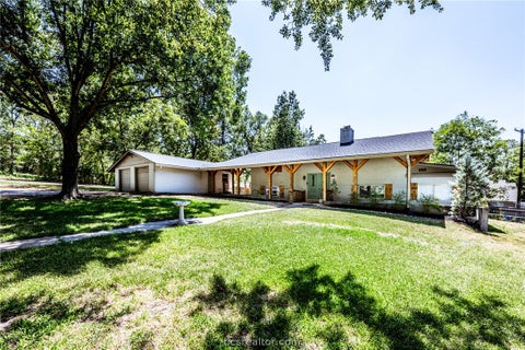 Tiny photo for 2120 Avenue R, Huntsville, TX 77340 (MLS # 26012102)